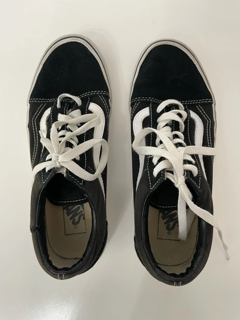 Vans Black and White Old Skool Low-Top Skater Sneakers, Mens size 8, Womens 10